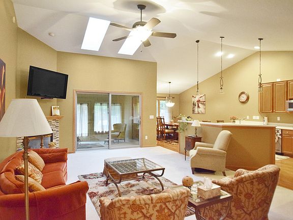 3rd image of 5513 Greenridge Dr #8