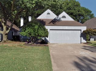 10014 S Maplewood Ave, Tulsa, OK 74137