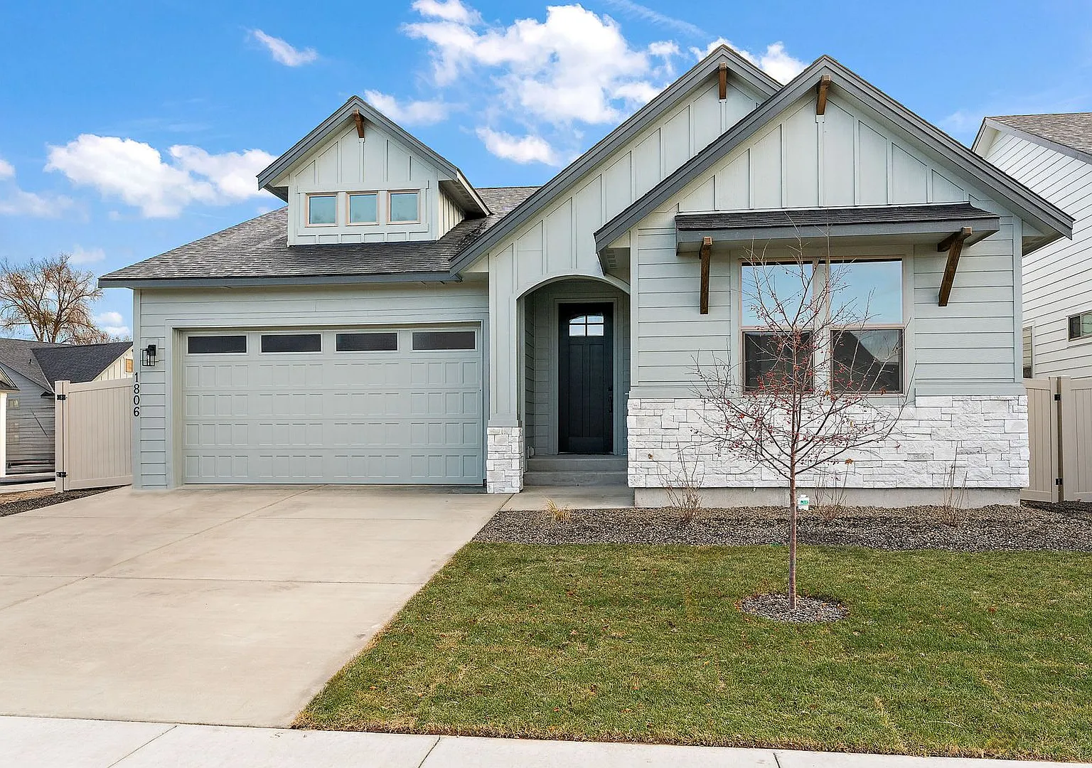 Beautiful Star Home With Exceptional Upgrades — Photo 2