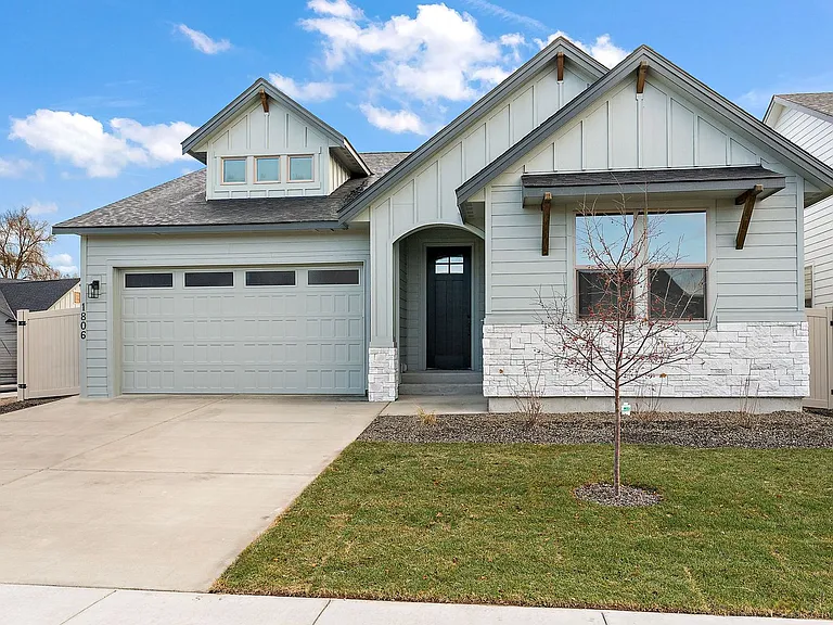 1806 N Black Elm Ln — Photo 2