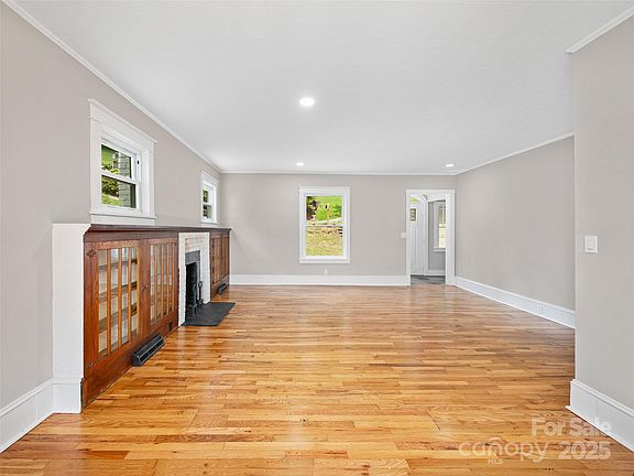 4th image of 418 N Mitchell Ave
