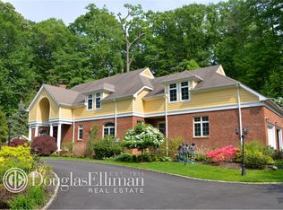 320 Stoneytown Rd, Manhasset, NY 11030