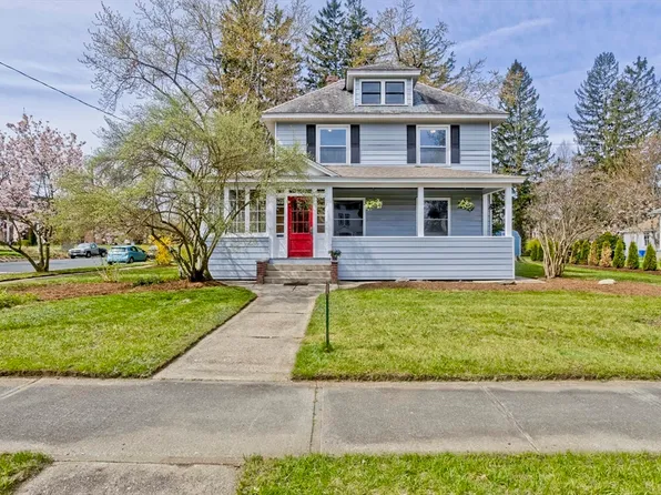 10 Davis St, Turners Falls, MA 01376