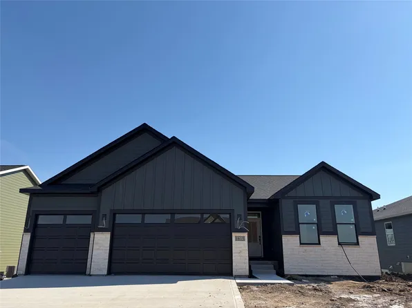 1615 NW Parkside Ln, Waukee, IA 50263