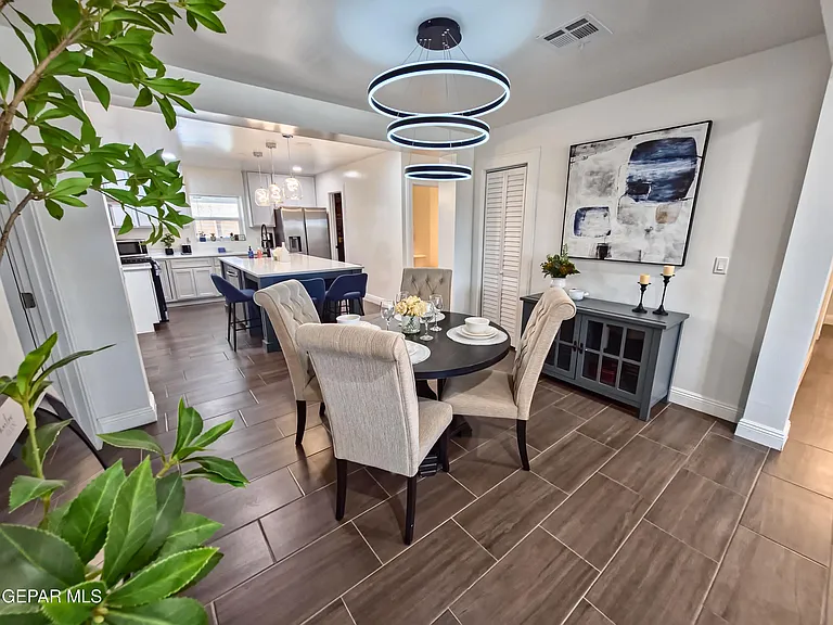 7321 Cuba Dr — Photo 2