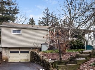 81 Chidsey Dr, North Branford, CT 06471