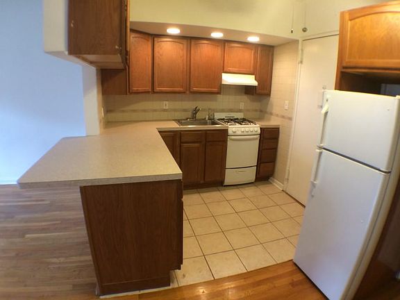 2nd image of 413 W 47th St APT 2B