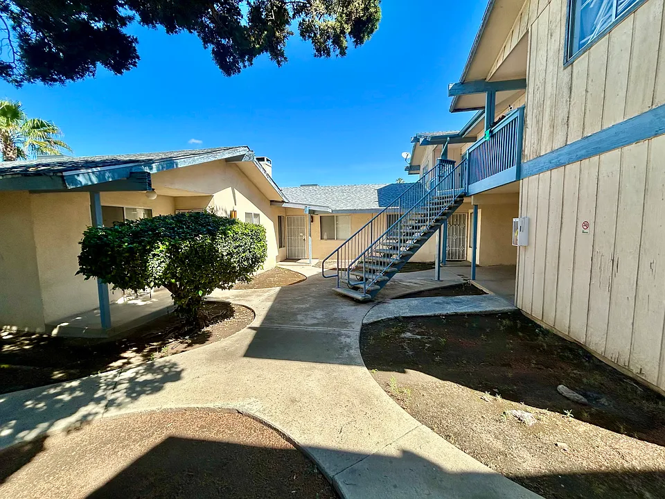 959 Minnewawa Ave #102