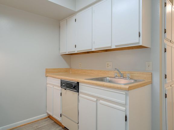 5th image of 505 Sunridge Dr APT A