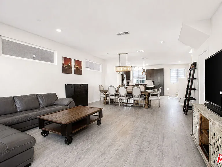 2700 E Chaucer St #30 — Photo 4