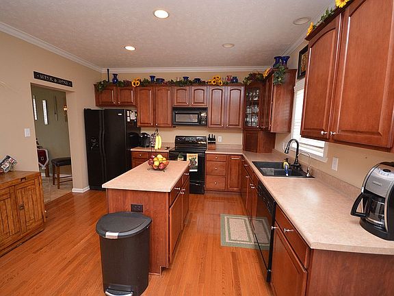 3rd image of 8004 Fawnwood Dr