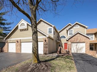 11960 Autumn Lakes Dr, Maryland Heights, MO 63043