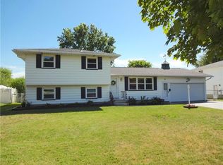 18 Capri Dr, Rochester, NY 14624