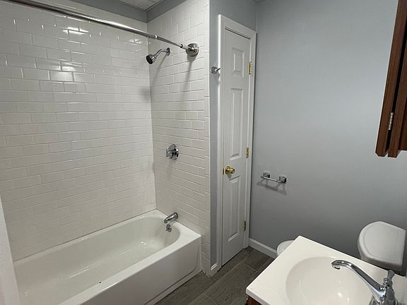 4th image of 105 Reney St #1