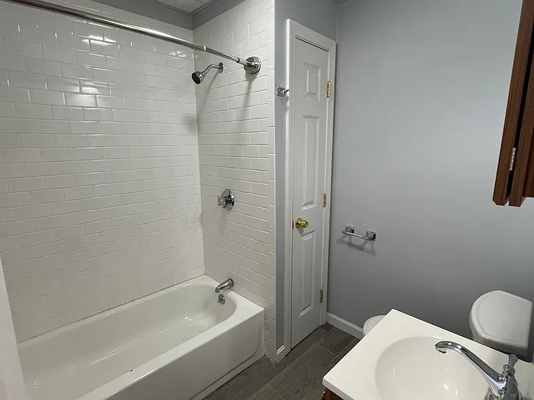 105 Reney St #1 — Photo 4