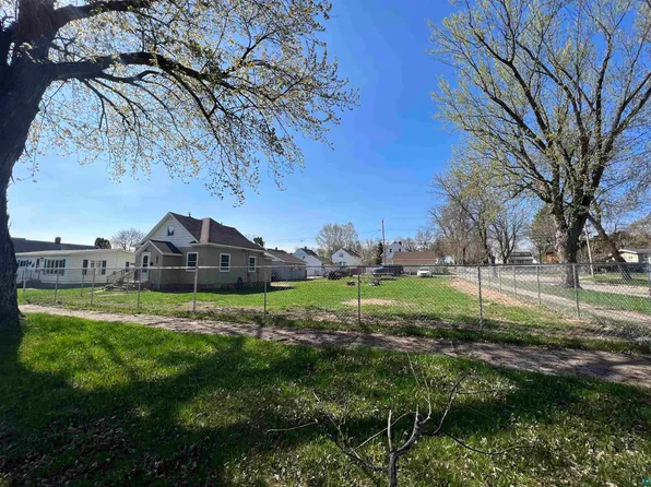 327 7th St W, Chisholm, MN 55719-0000