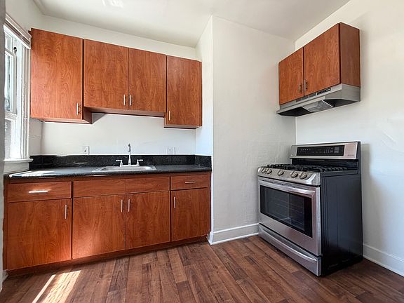 3rd image of 206 S Coronado St APT 206