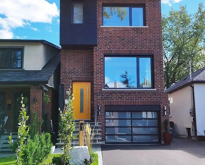 93 Lake Cres #LOWER — Photo 1