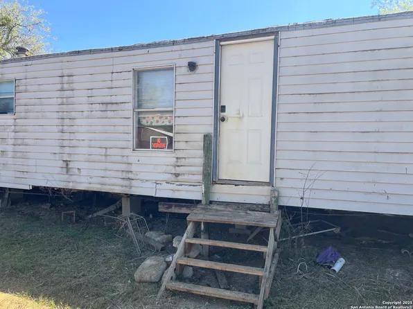 233 Marshall, Charlotte, TX 78011