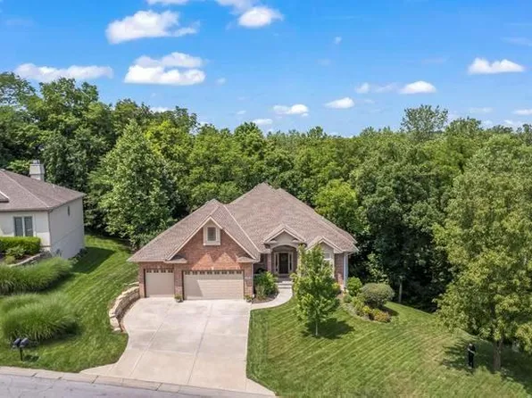 10416 NW River Hills Dr, Parkville, MO 64152