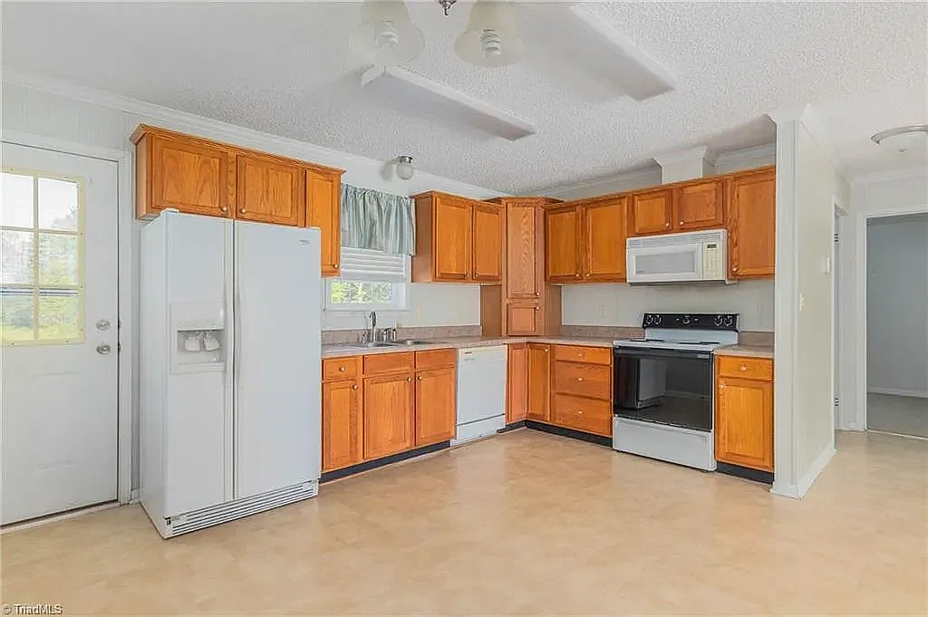 5 bed, 1500 sqft, $1,550 — Photo 4