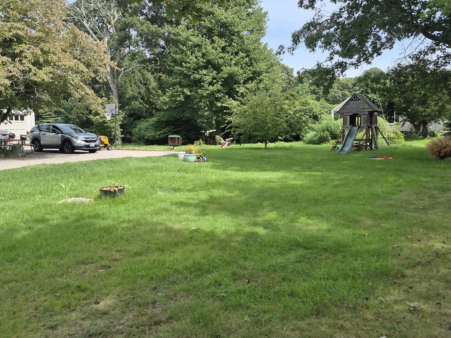 4 bed, 1.5 bath, 2032 sqft, $3,200 — Photo 3