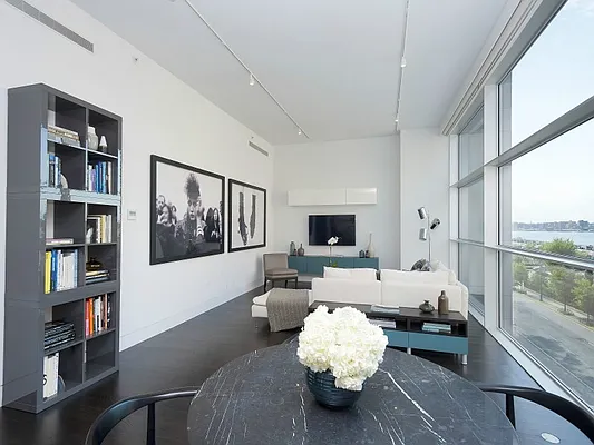 Rented by Sotheby's International Realty | media 31