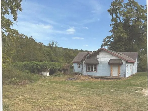 2711 N Courtney Rd, Sugar Creek, MO 64058