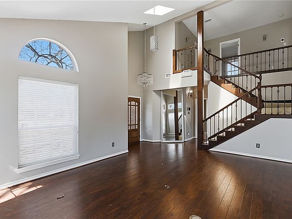 5th image of 602 Encinas Pl