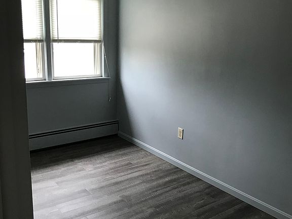 3rd image of 2084 W 4th St #111