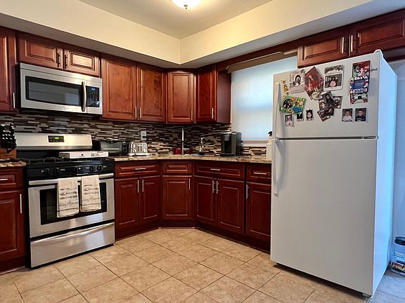 2nd image of 75 Willowwood Ln