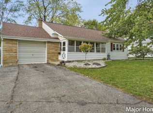 35 Grove St, Sparta, MI 49345
