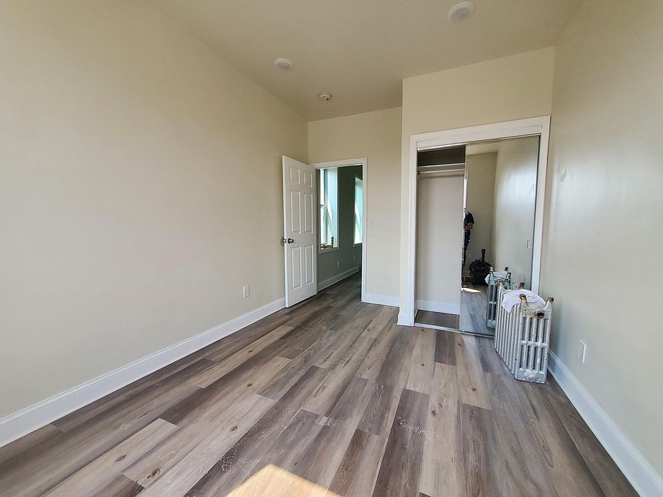 2nd image of 11 Broadway #40