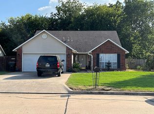 2605 SW Wolf Run Dr, Claremore, OK 74019