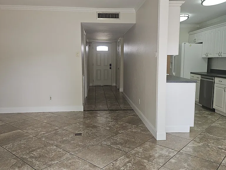 617 Country Ln — Photo 37
