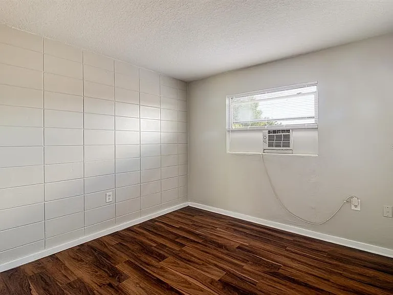 1341 W Point Dr #1 — Photo 7