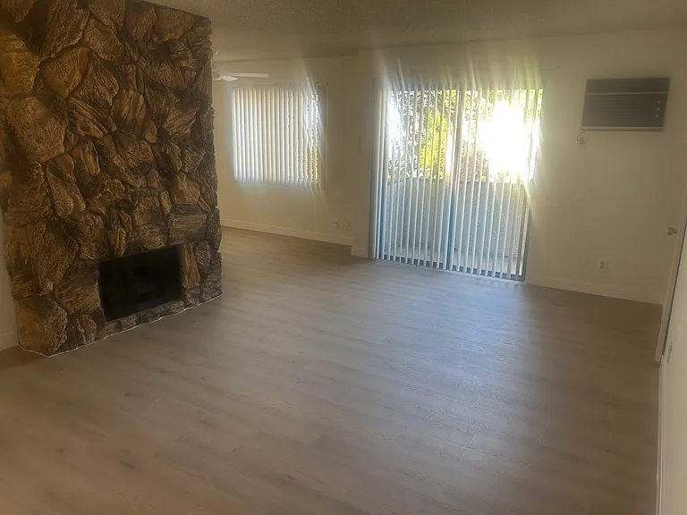 11575 Moorpark St — Photo 7