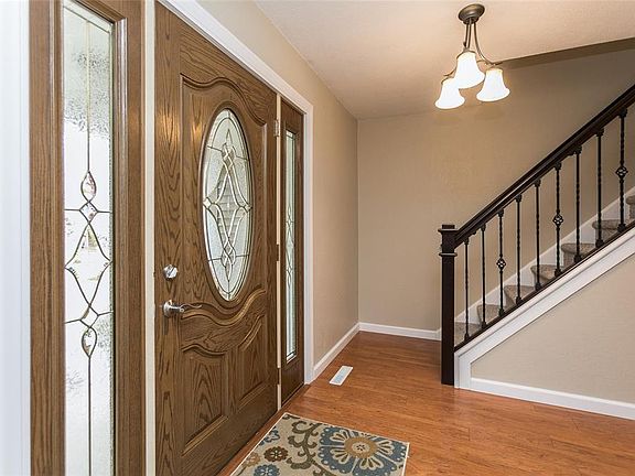3rd image of 6810 Kent Dr NE
