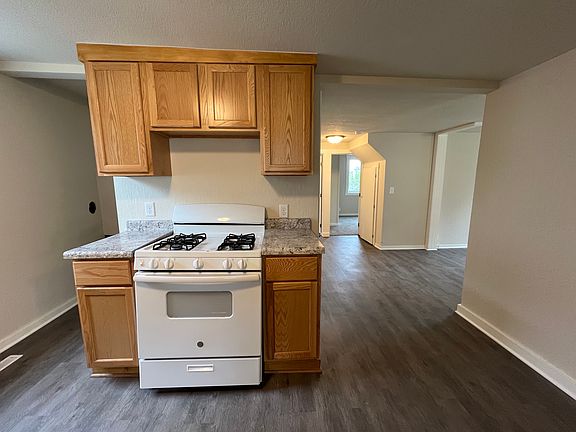 5th image of 453 Mound St #1