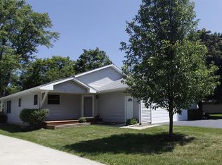 925 Sunnyside Ave, Wauconda, IL 60084