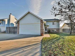 1906 S Prescott Cir, Wichita, KS 67209