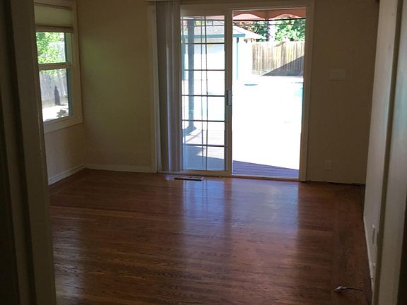3rd image of 2053 Lone Oak Ave