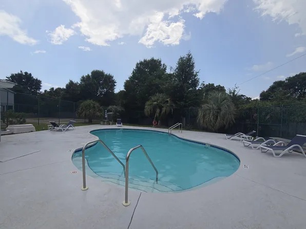 7720 Lola Cir, Navarre, FL 32566