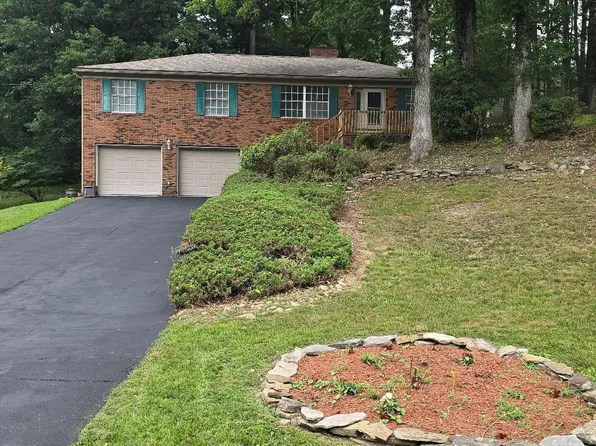 807 Overlook Dr, Beckley, WV 25801