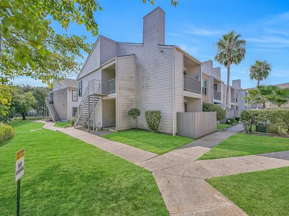 3220 69th St APT J1, Galveston, TX 77551