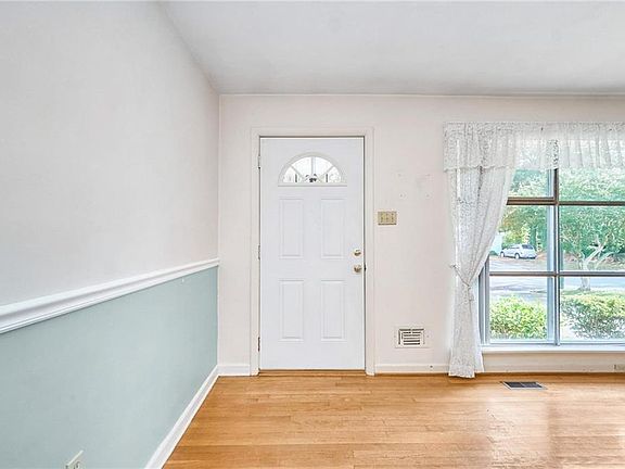 5th image of 1175 Jarrett Rd