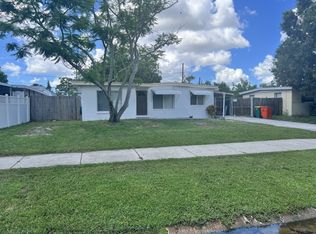 9118 82nd St, Seminole, FL 33777