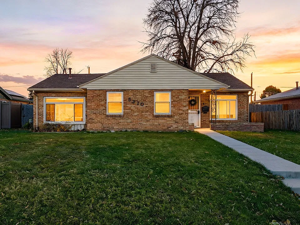 5320 E Thrill Pl
