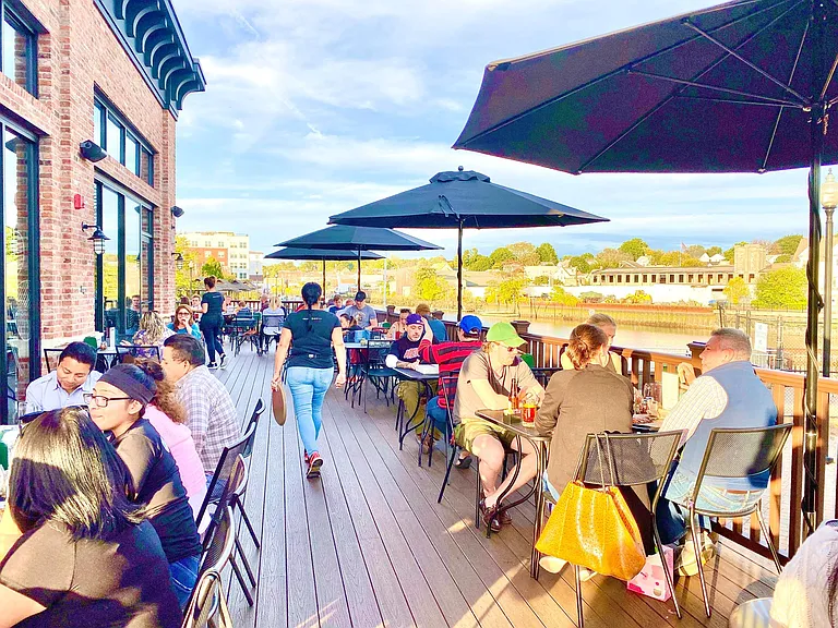 Outdoor dining at Colony Grill
