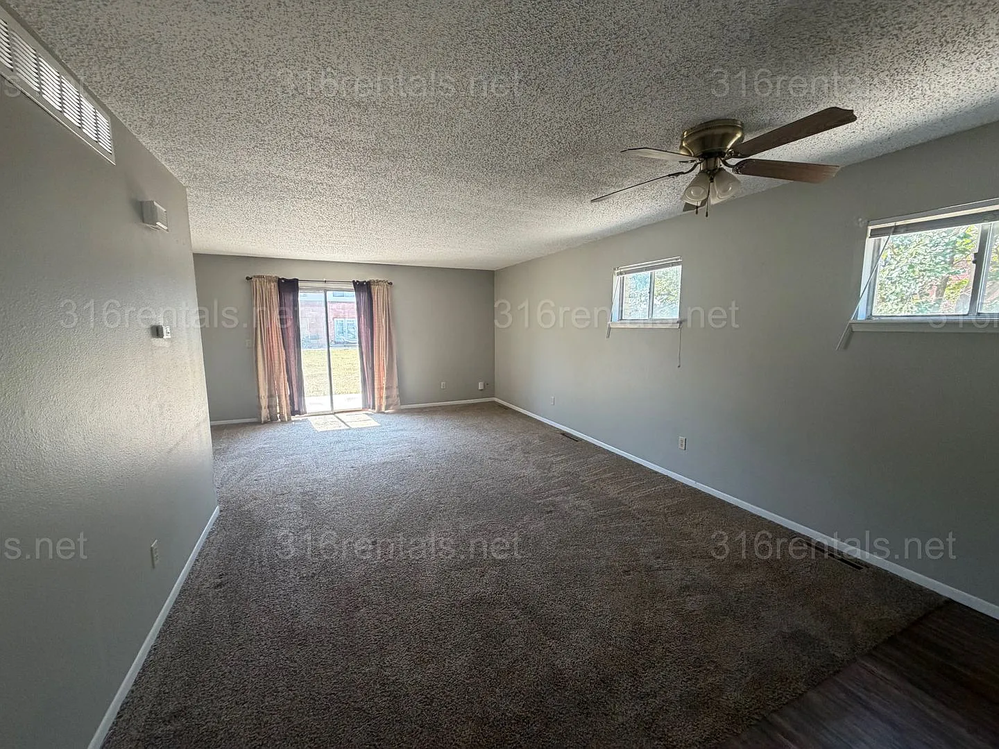 $850- 2 bed 1 bath - Townhomes — Photo 2
